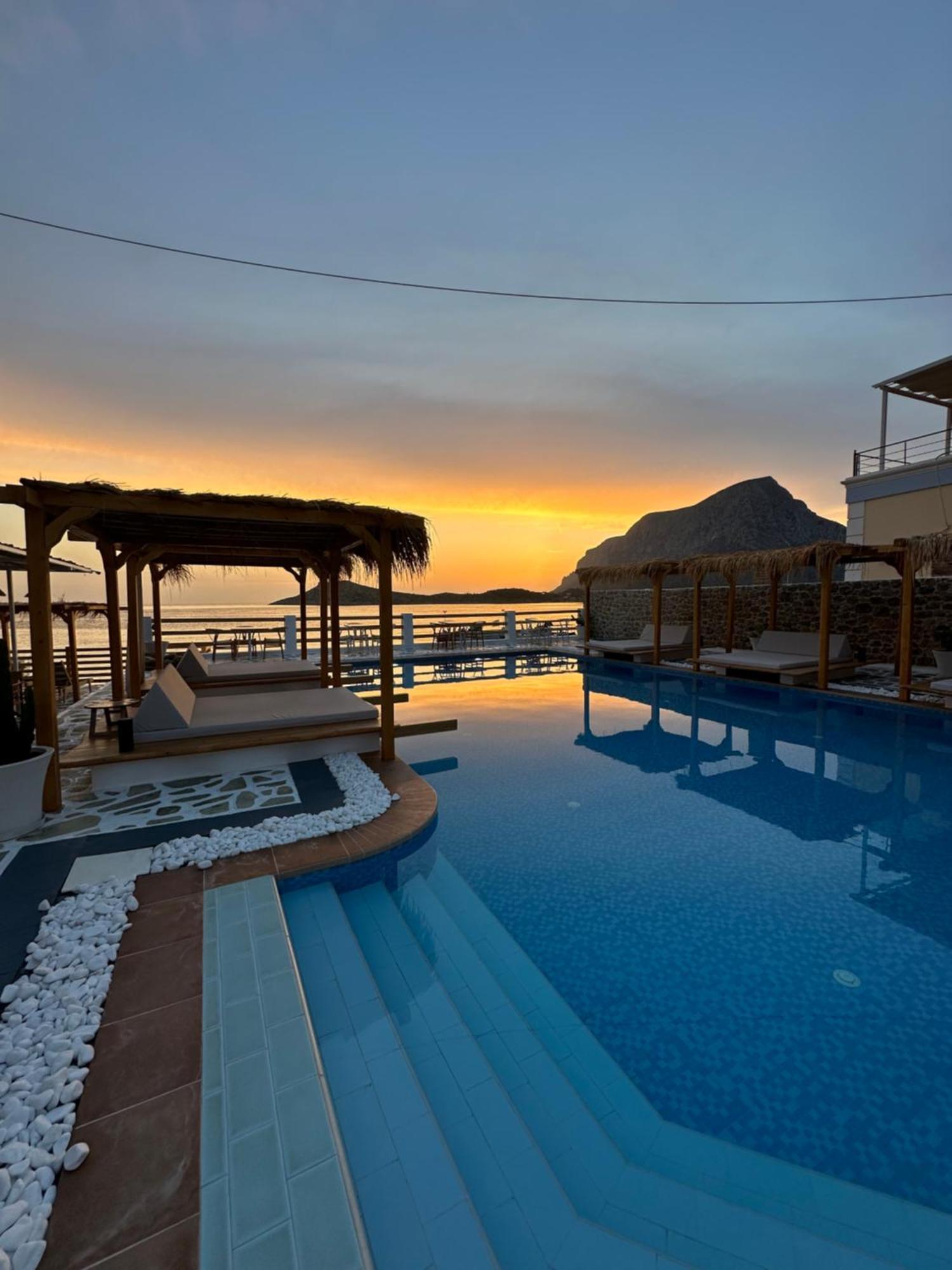 Spongia Hotel Suites & Spa Myrties Eksteriør billede